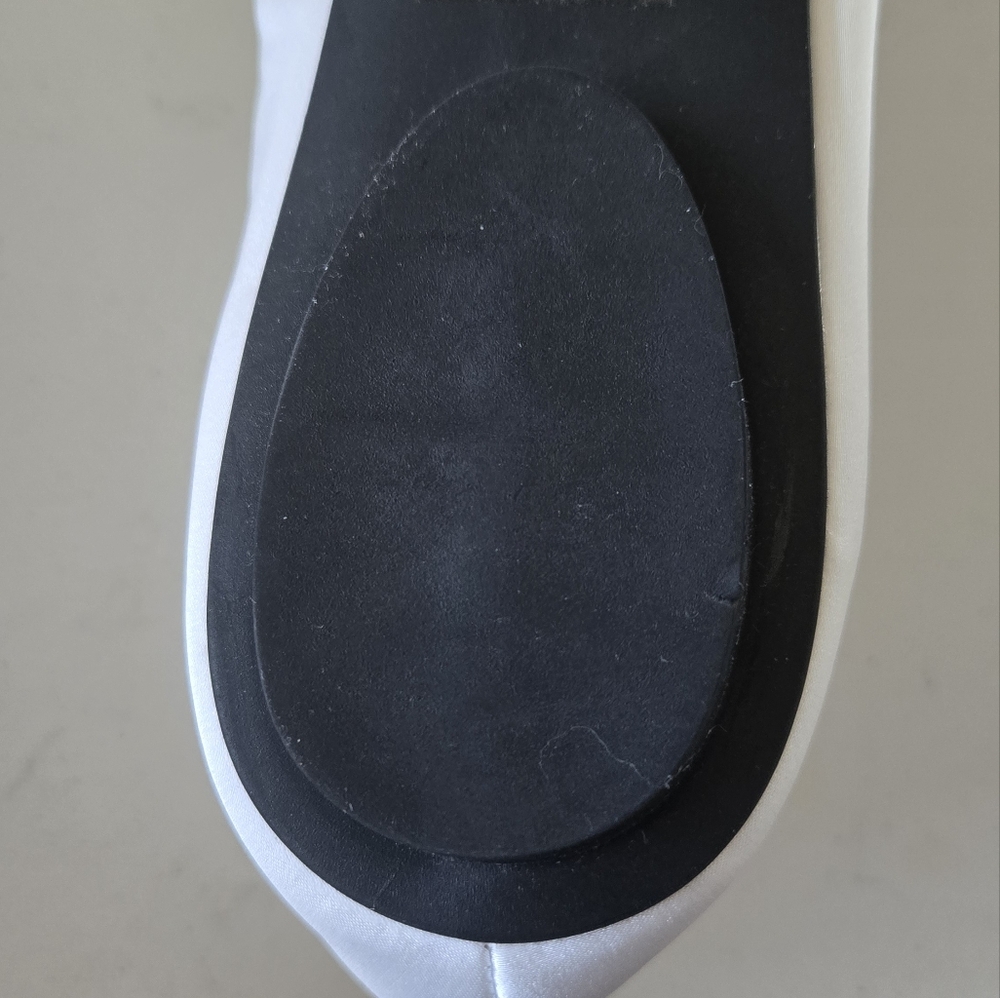 Hello Kitty Ballerina White Flats with Bow Detail - Picture 12 of 15